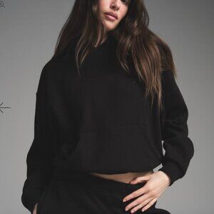 SKIMS NWT COTTON FLEECE CLASSIC HOODIE. ON SKIMS NOW FOR $80. ONYX